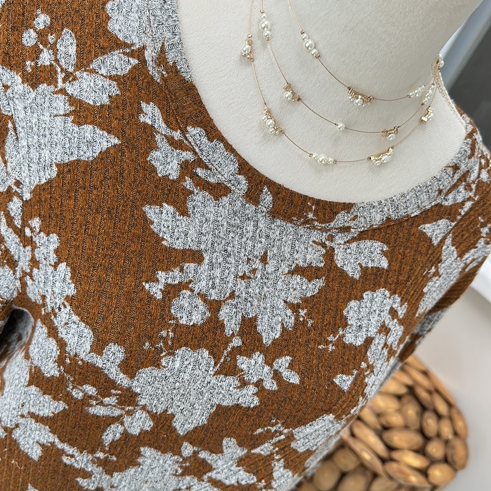 Top - Picture 2 of 5